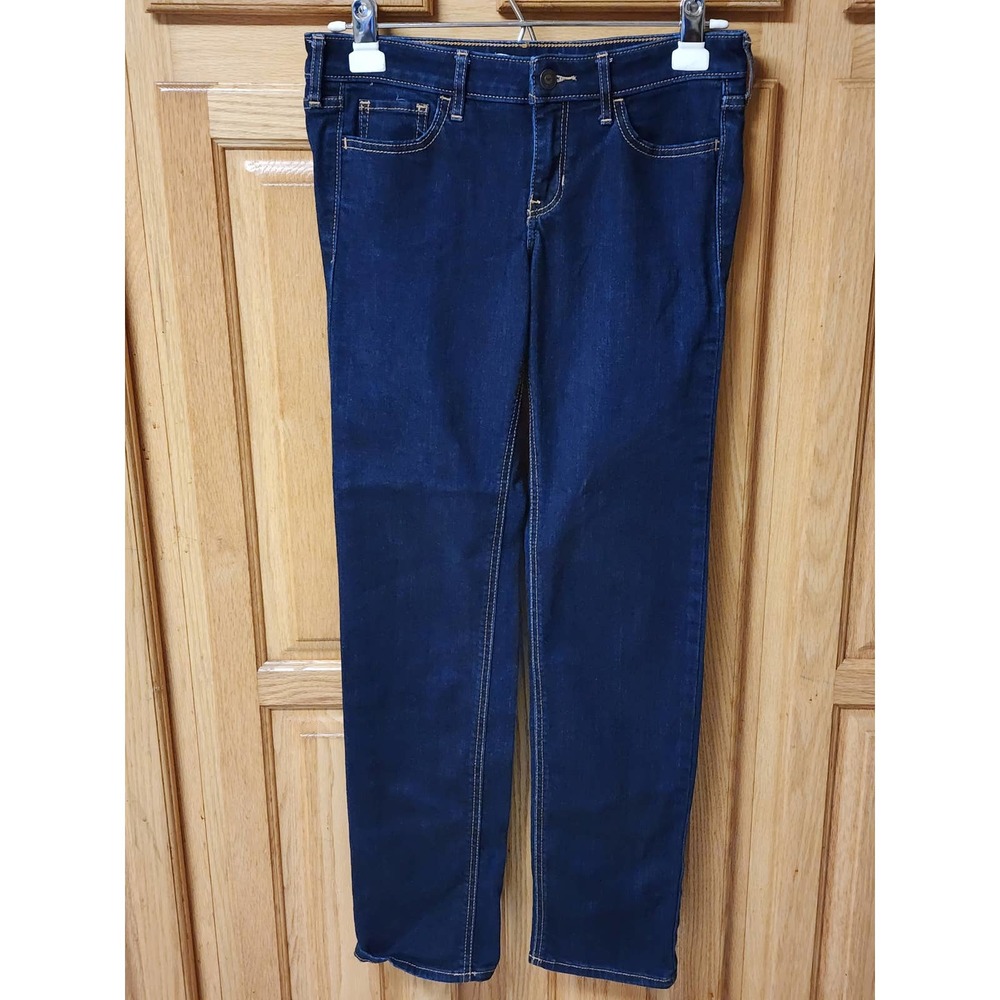Hollister Women's Blue Jeans W/Pattern On Back Pockets. Size 27